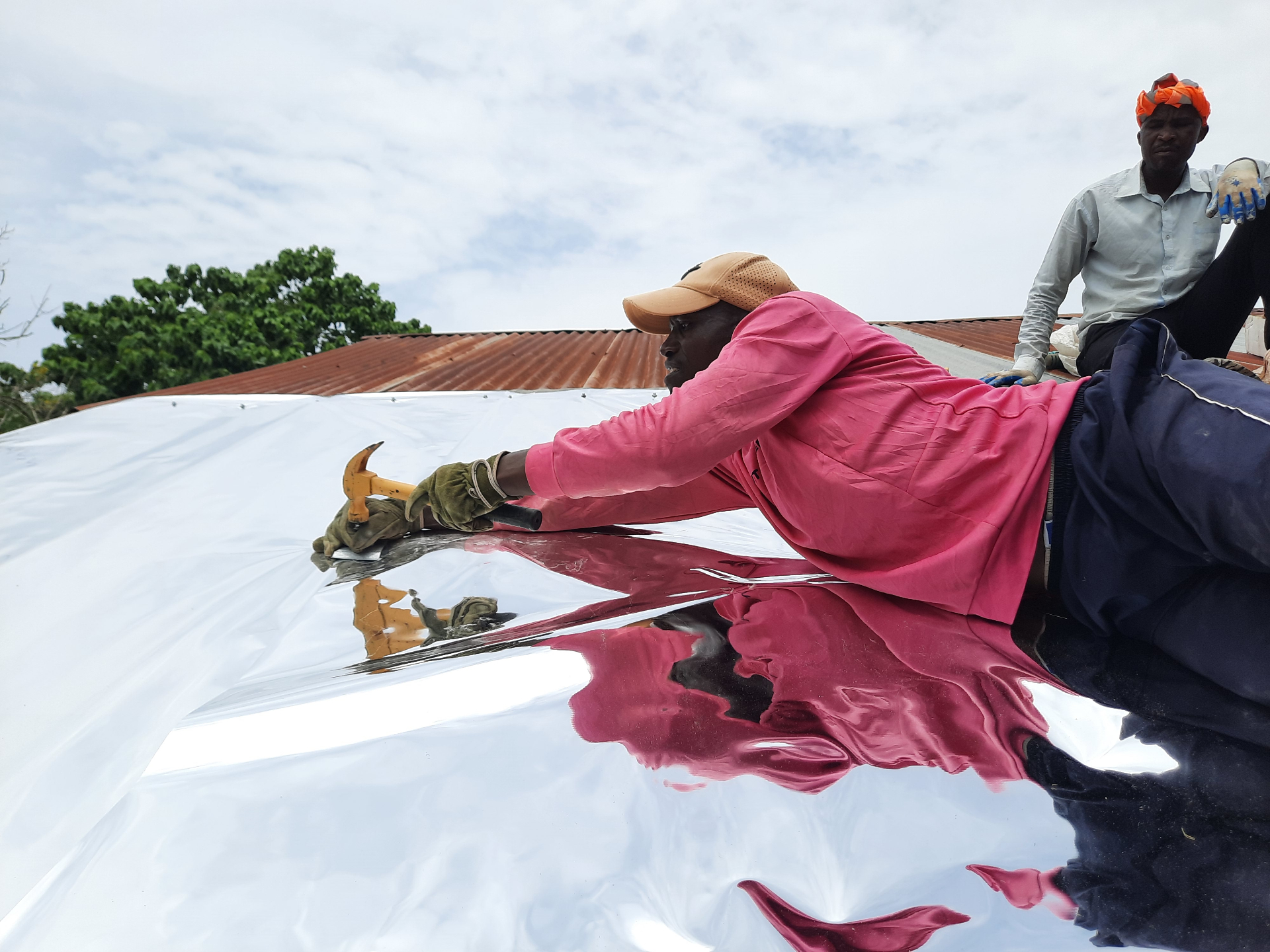 Fastening the reflective sheeting — a detail view of the installation technique.
